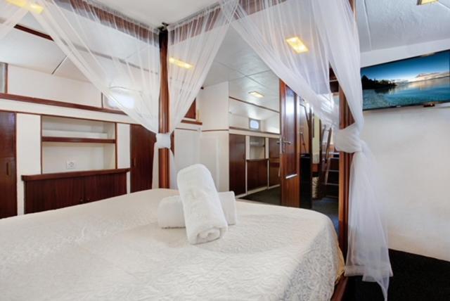 Charming Boat In Barcelona - Perfect Getaway Hotel Sant Adria de Besos Exterior foto