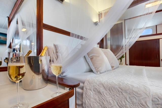 Charming Boat In Barcelona - Perfect Getaway Hotel Sant Adria de Besos Exterior foto